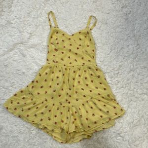 Hollister, extra small romper. Yellow with pink flowers. Good used condition.